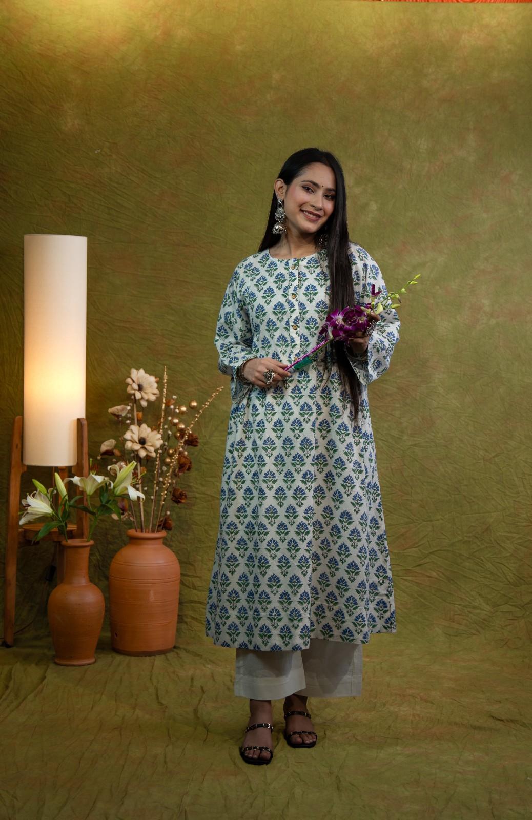 Hariyali side gatthered Kurta Set